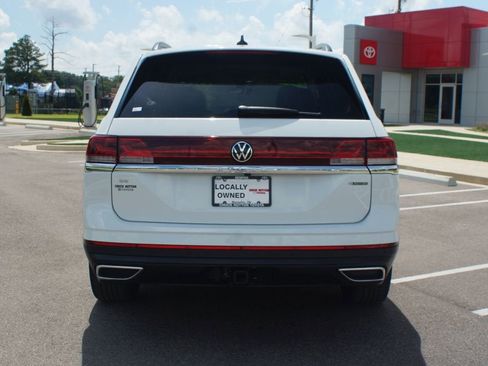 Used 2024 Volkswagen Atlas SE AWD/4WD image 3