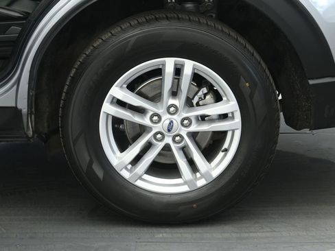 Certified 2024 Ford Explorer XLT w/ Equipment Group 202A image 21