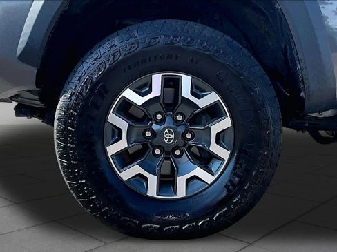 Used 2021 Toyota Tacoma TRD Off-Road w/ Technology Package AWD/4WD image 11