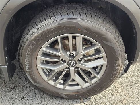 Used 2023 Nissan Rogue S image 15