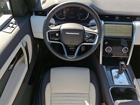 Used 2023 Land Rover Discovery Sport SE R-Dynamic image 12