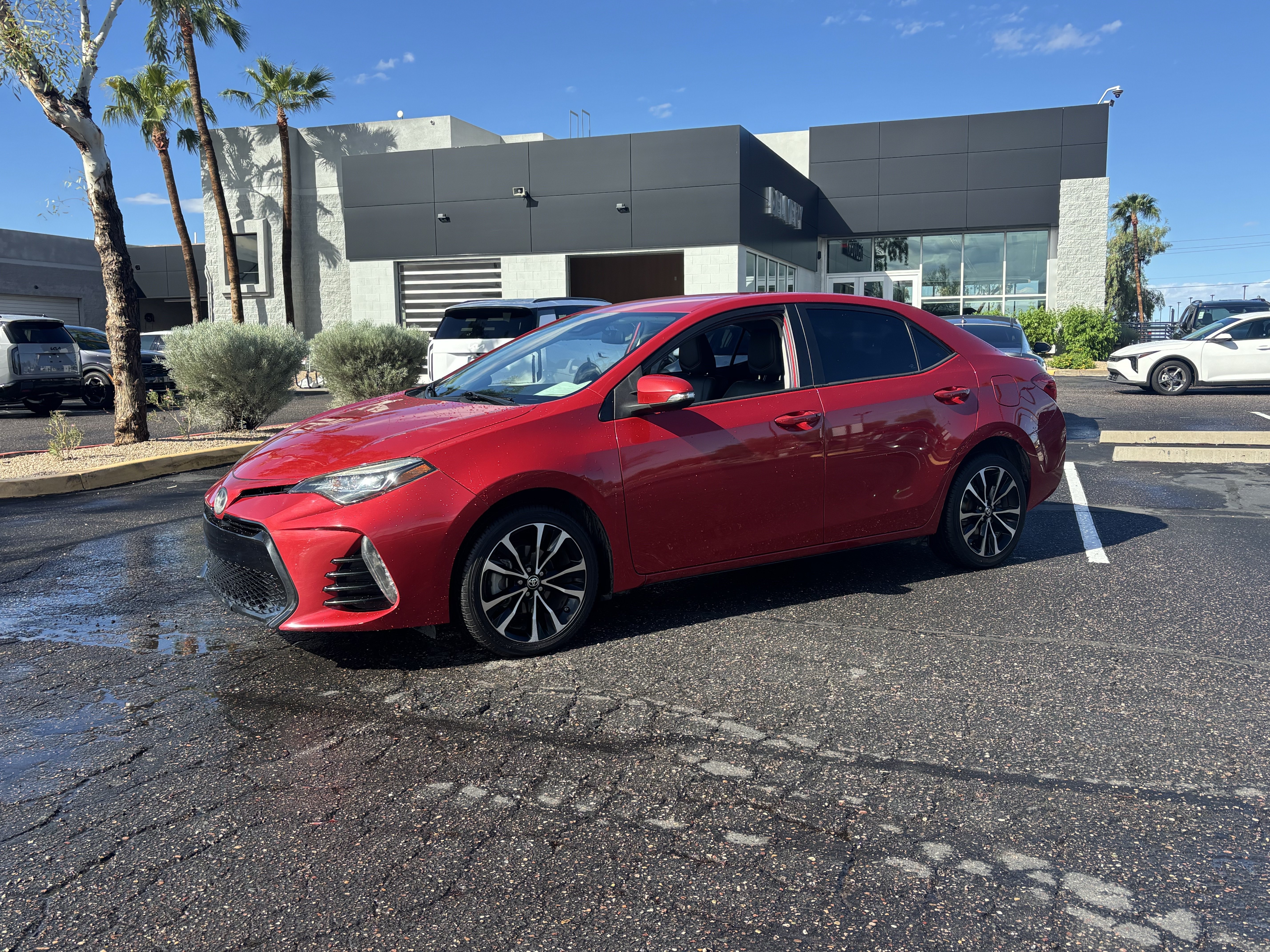 Used 2018 Toyota Corolla SE w/ Carpet Mat Package (TMS) FWD image 6