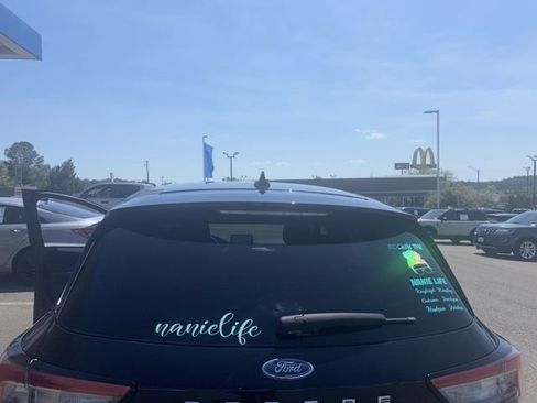 Used 2021 Ford Escape SE w/ SE Sport Appearance Package image 4