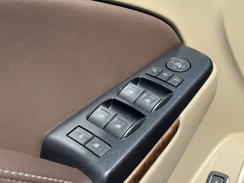 Used 2019 Chevrolet Suburban LT RWD image 33
