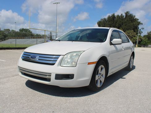 Used 2009 Ford Fusion SE FWD image 3