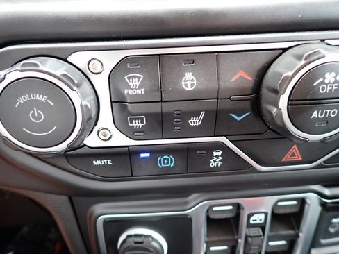 Used 2023 Jeep Wrangler Unlimited w/ Cold Weather Group AWD/4WD image 18