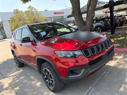 Used 2025 Jeep Compass Trailhawk AWD/4WD image 3