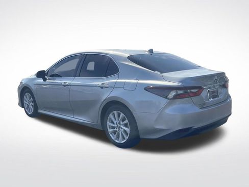 Used 2022 Toyota Camry LE FWD image 4