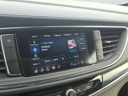 Used 2023 Buick Enclave Essence image 17