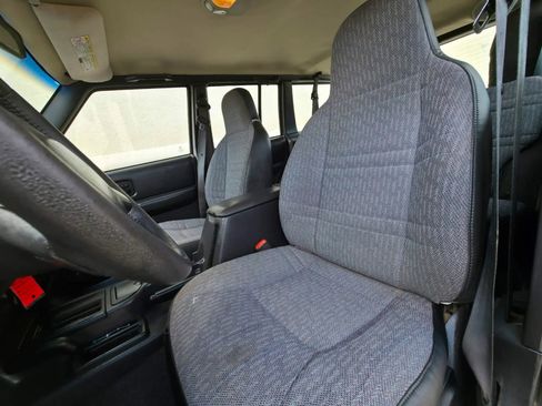 Used 2000 Jeep Cherokee Sport AWD/4WD image 9