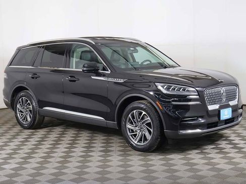 Used 2023 Lincoln Aviator Standard image 2