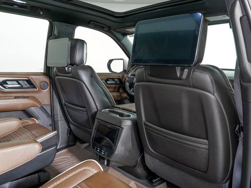 Used 2025 GMC Yukon Denali Ultimate w/ LPO, Floor Liner Package image 11