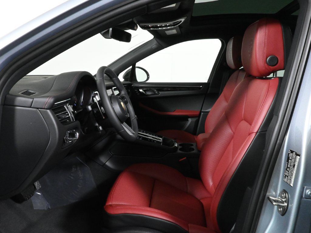 Used 2026 Porsche Macan AWD/4WD image 5