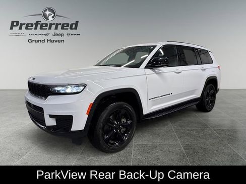Used 2024 Jeep Grand Cherokee L Altitude image 11