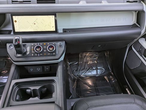 Used 2021 Land Rover Defender 110 X-Dynamic HSE AWD/4WD image 28