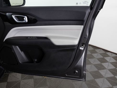 Used 2022 Jeep Compass Limited image 34