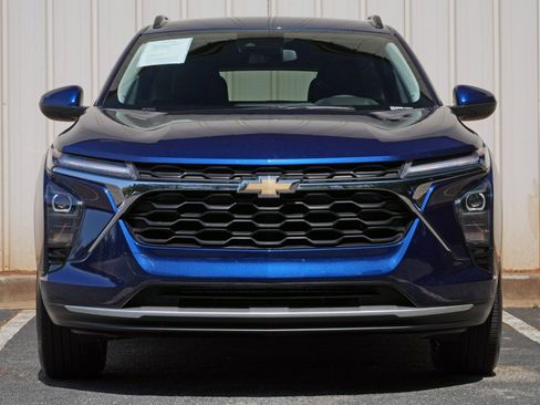 Used 2024 Chevrolet Trax LT w/ Driver Confidence Package FWD image 6