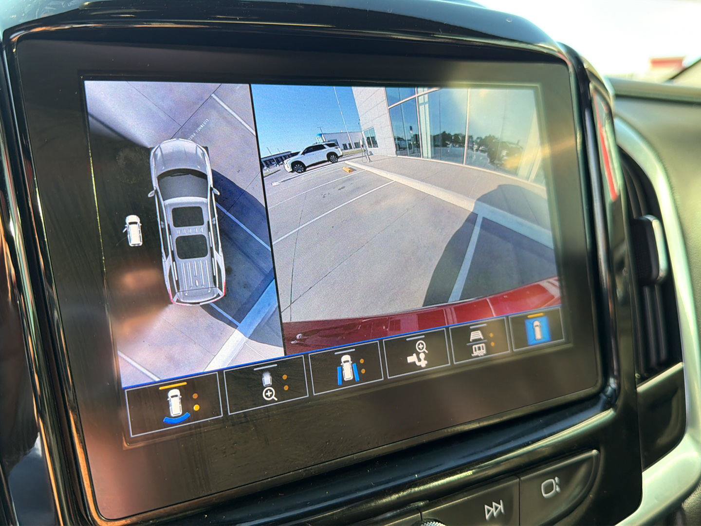 Used 2023 Chevrolet Traverse High Country AWD/4WD image 35