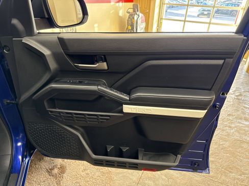 Used 2024 Toyota Tacoma TRD Off-Road image 15