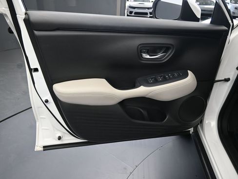 Used 2023 Honda HR-V LX image 15