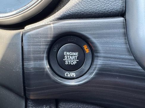 Used 2021 Jeep Grand Cherokee Laredo image 21