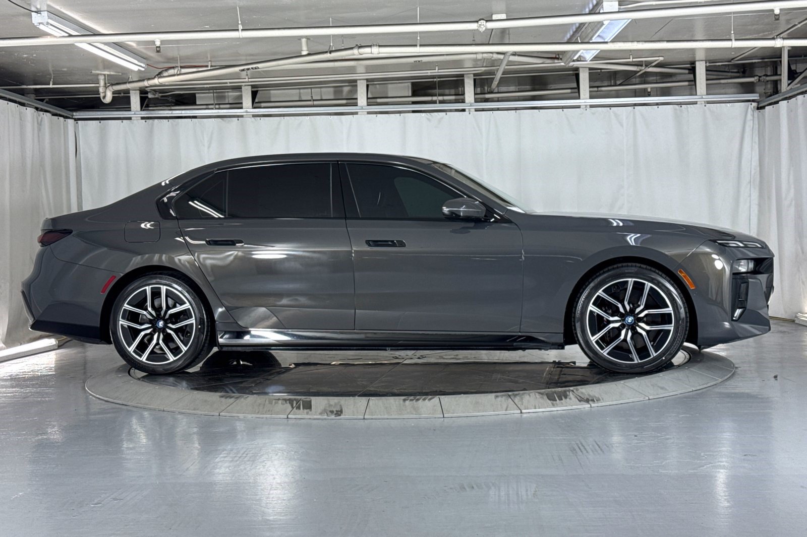 Used 2023 BMW i7 xDrive60 AWD/4WD image 8