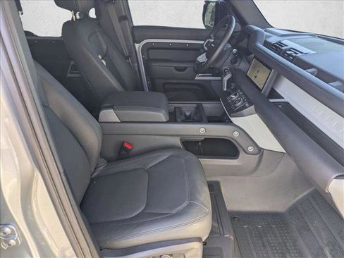 Used 2024 Land Rover Defender 110 S image 23