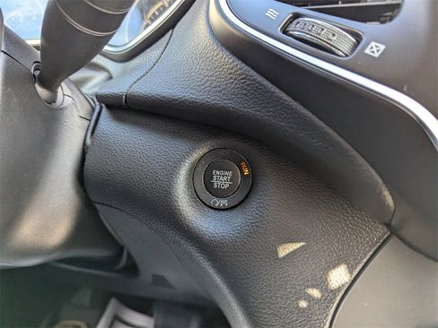 Used 2019 Jeep Cherokee Latitude Plus w/ Cold Weather Group image 19