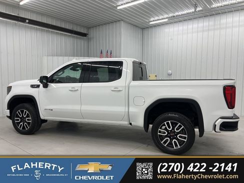 Used 2025 GMC Sierra 1500 AT4 w/ Technology Package AWD/4WD image 5