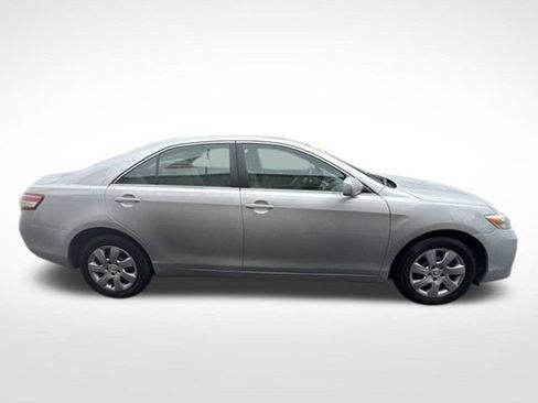 Used 2010 Toyota Camry LE FWD image 2