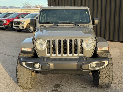 Used 2020 Jeep Gladiator Overland image 3