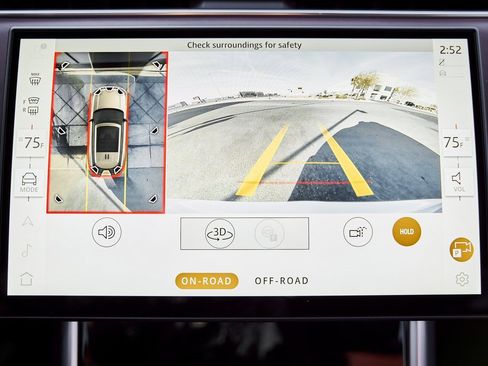 Used 2025 Land Rover Range Rover SE image 72