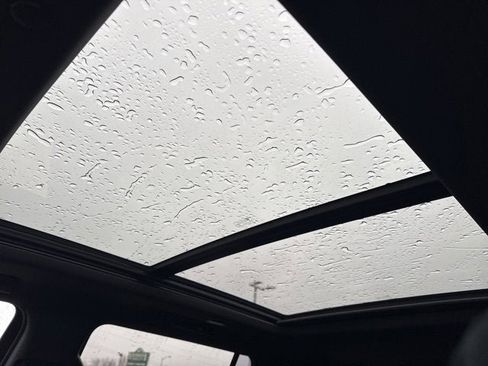 Used 2021 Chevrolet Suburban Premier w/ Premium Package image 33