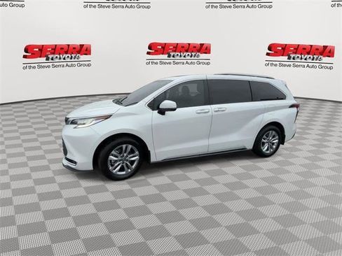 Certified 2024 Toyota Sienna Limited image 5
