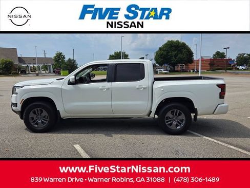 Used 2025 Nissan Frontier SV w/ Tow Package AWD/4WD image 4