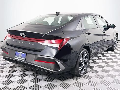 Used 2025 Hyundai Elantra SEL FWD image 27