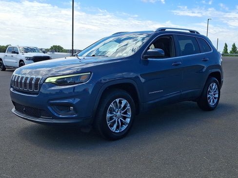 Used 2021 Jeep Cherokee Latitude Lux w/ Comfort/Convenience Group AWD/4WD image 3