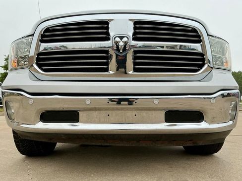 Used 2018 RAM 1500 SLT AWD/4WD image 9