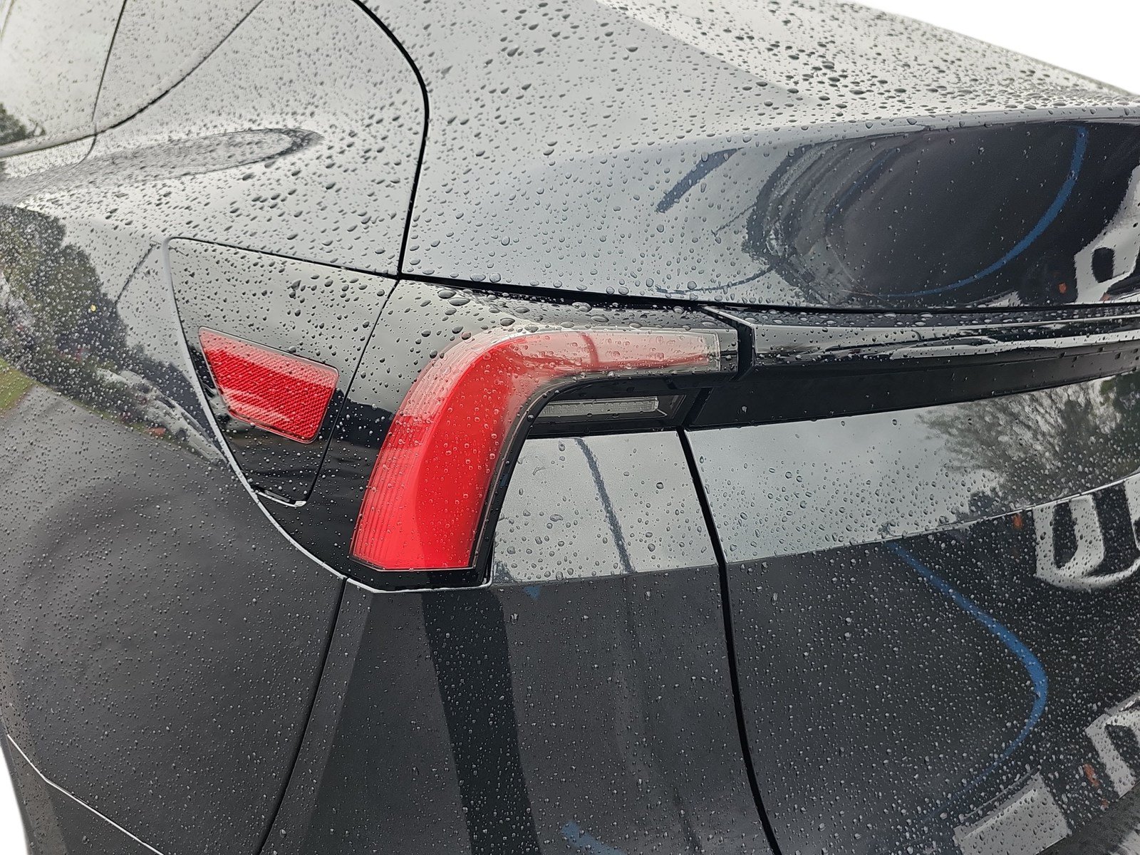 Used 2026 Tesla Model Y 2WD image 31