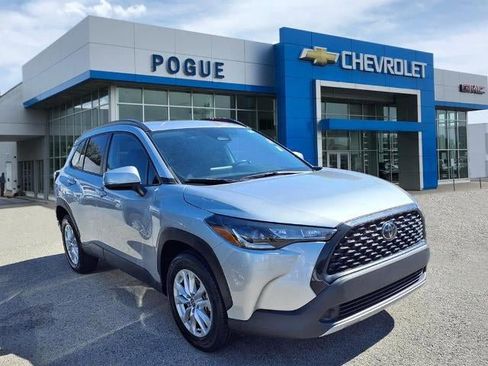 Used 2023 Toyota Corolla Cross LE image 1