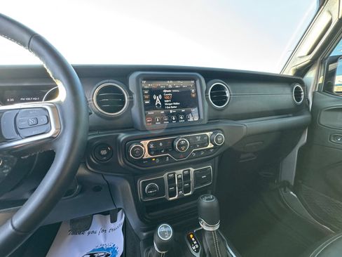 Used 2018 Jeep Wrangler Unlimited Sahara AWD/4WD image 37