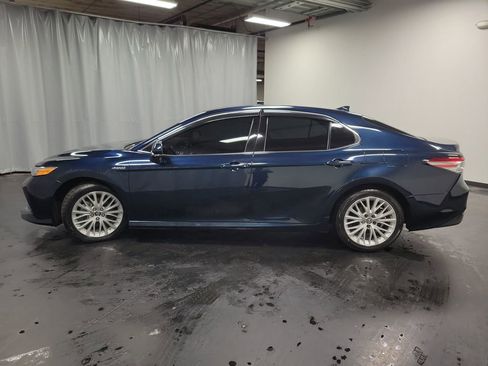 Used 2019 Toyota Camry XLE image 5