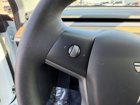 Used 2023 Tesla Model Y Long Range AWD/4WD image 25
