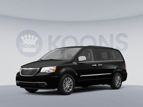 Used 2014 Chrysler Town & Country Touring FWD image 1