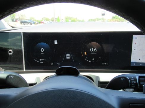 Used 2025 Hyundai Tucson Limited FWD image 31