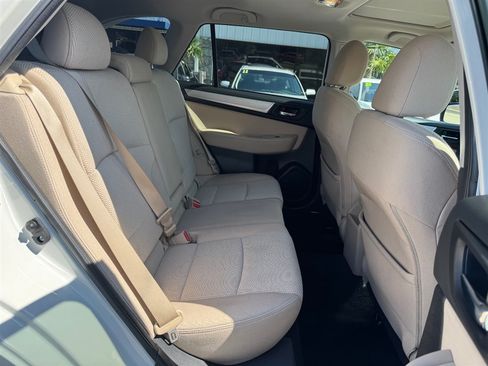 Used 2017 Subaru Outback 2.5i Premium AWD/4WD image 21