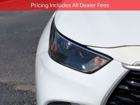 Used 2022 Toyota Highlander L FWD image 11