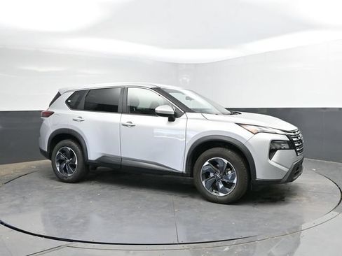 Used 2025 Nissan Rogue SV AWD/4WD image 3