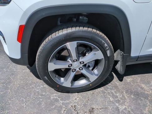 Used 2022 Jeep Grand Cherokee Limited 4xe w/ MOPAR Finishing Package AWD/4WD image 13