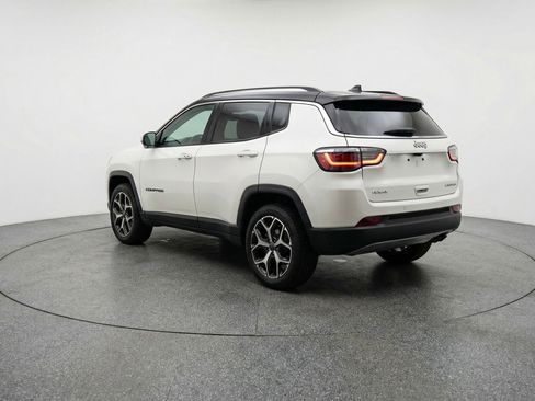 Used 2025 Jeep Compass Limited image 6